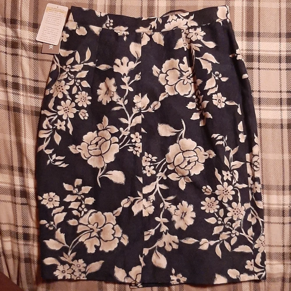 NWT Jones New York Silk and Linen Navy  Floral Pencil Wrap Skirt